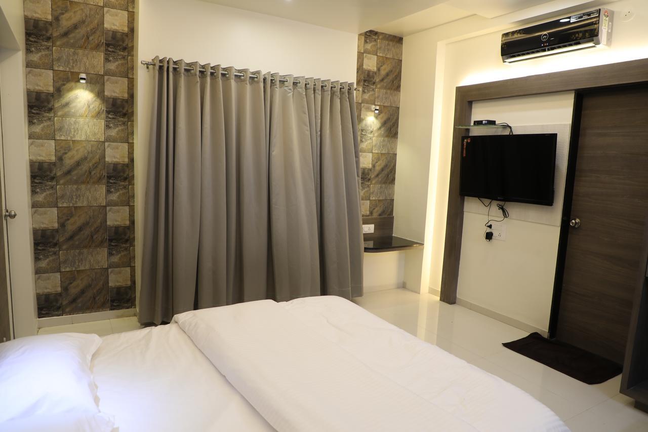 Hotel Pushpak Park Osmanabad Exterior photo